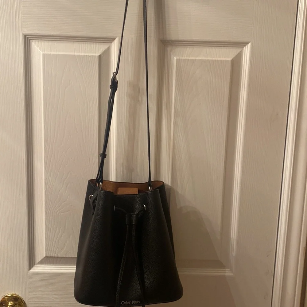 Calvin Klein Pebbled Leather bag - Picture 5 of 9